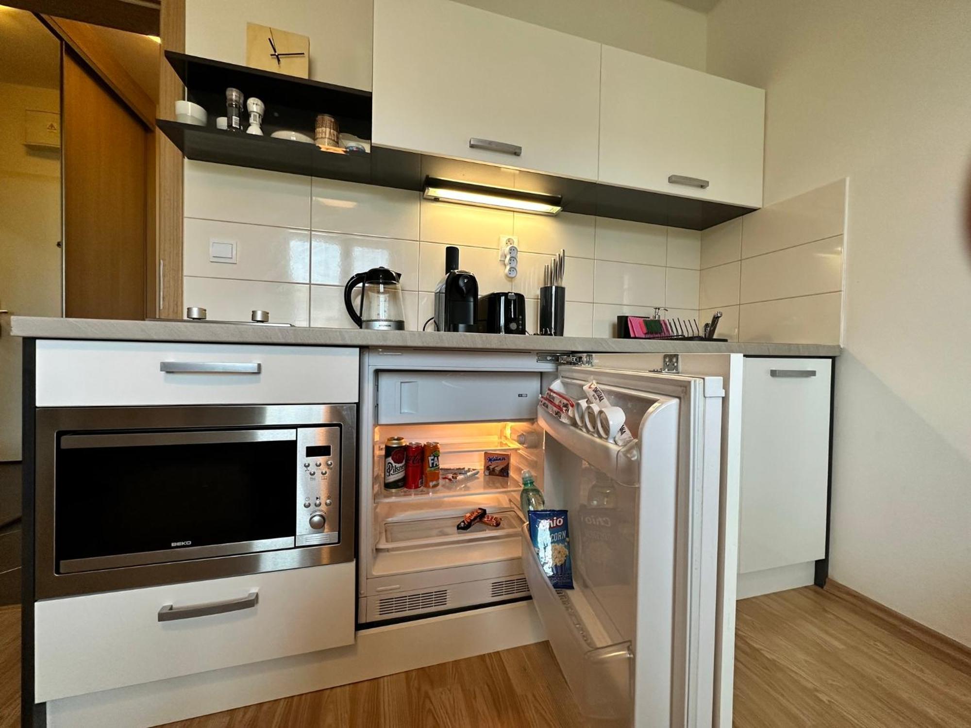 Cozy Studio Apartment In The Wider Center Pozsony Kültér fotó