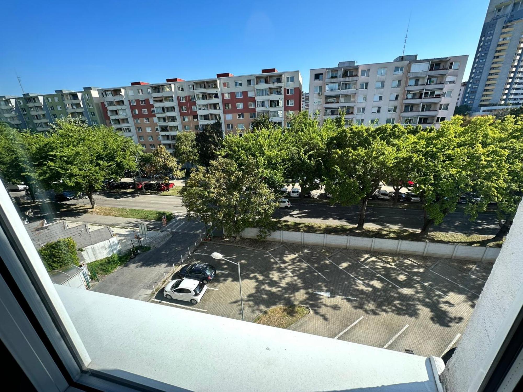 Cozy Studio Apartment In The Wider Center Pozsony Kültér fotó