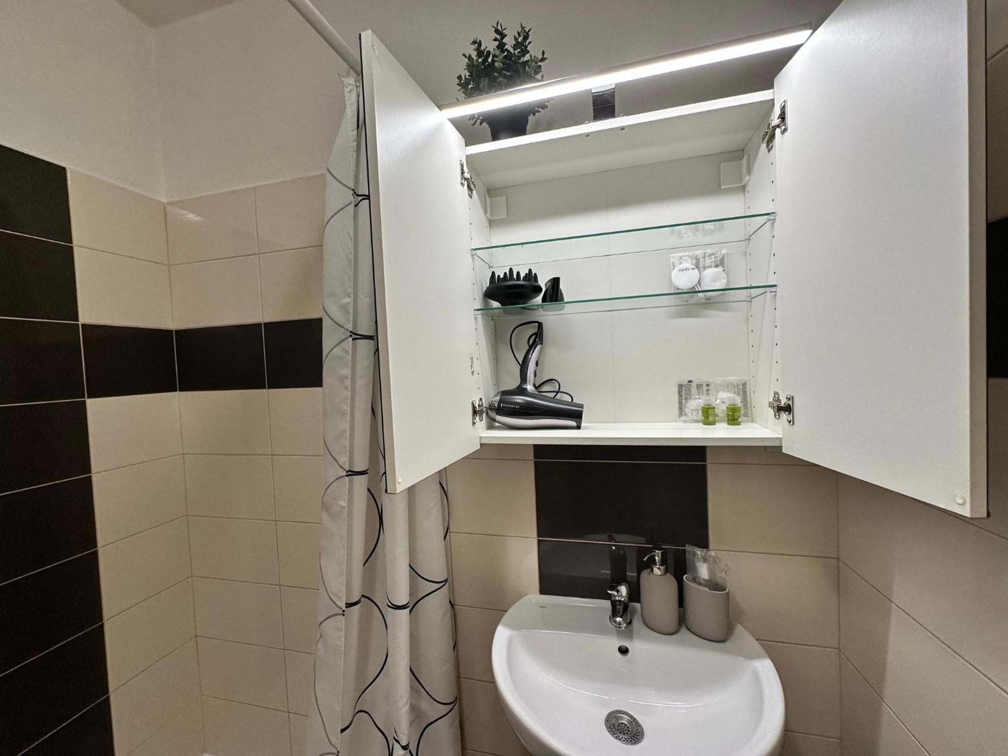 Cozy Studio Apartment In The Wider Center Pozsony Kültér fotó